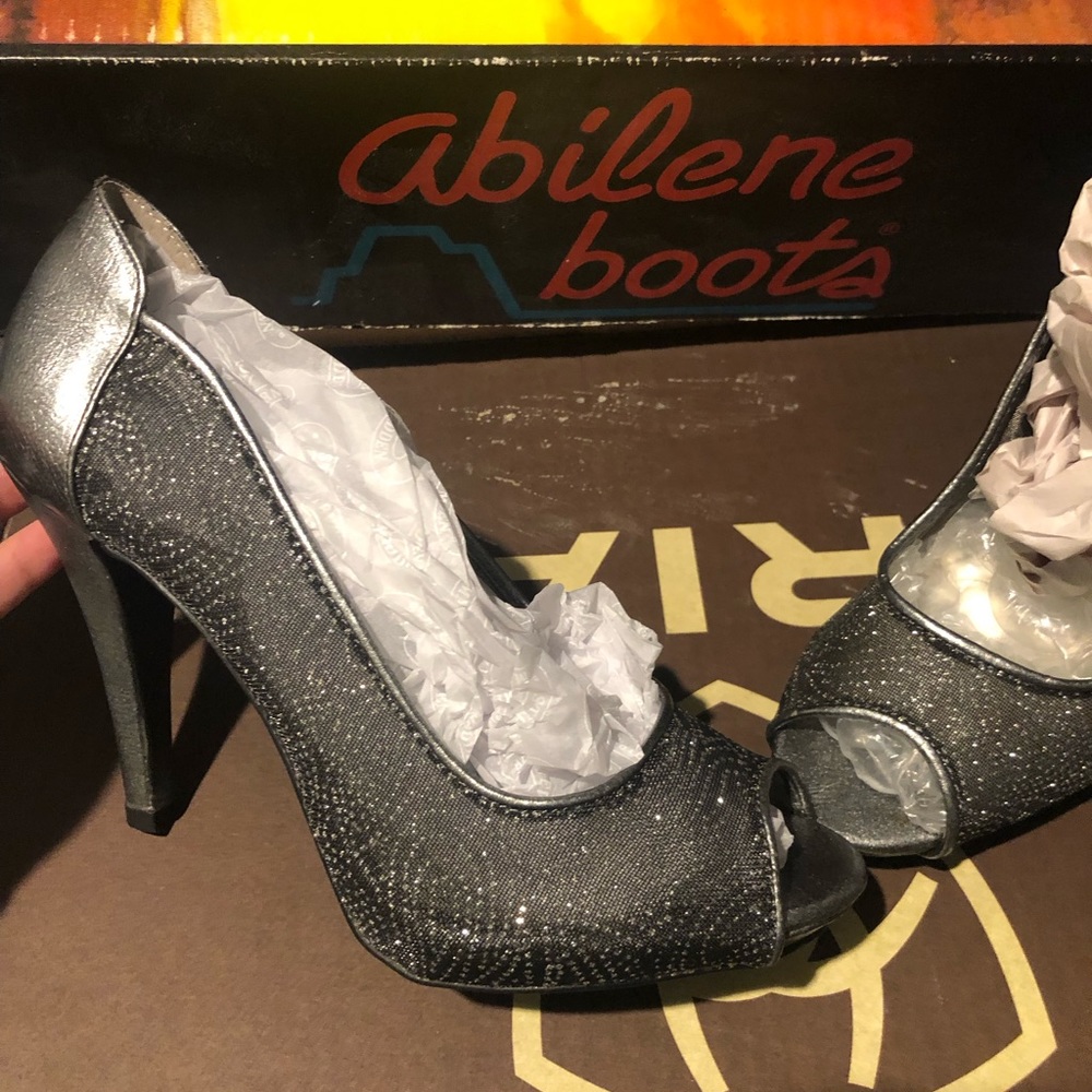 style and Co. size 6 1/2 only worn once silver glitter heels. - Picture 10 of 12